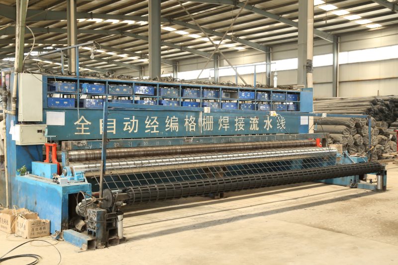 全自動(dòng)經(jīng)編格柵焊接流水線設(shè)備